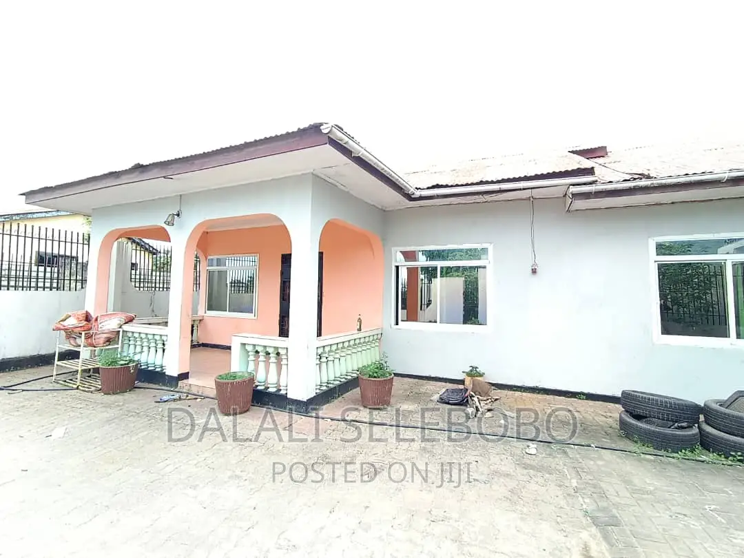 3bdrm Mansion in Kimara Temboni for rent