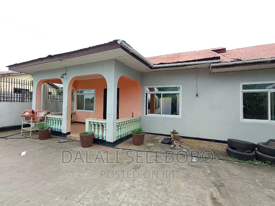 3bdrm Mansion in Kimara Temboni for rent