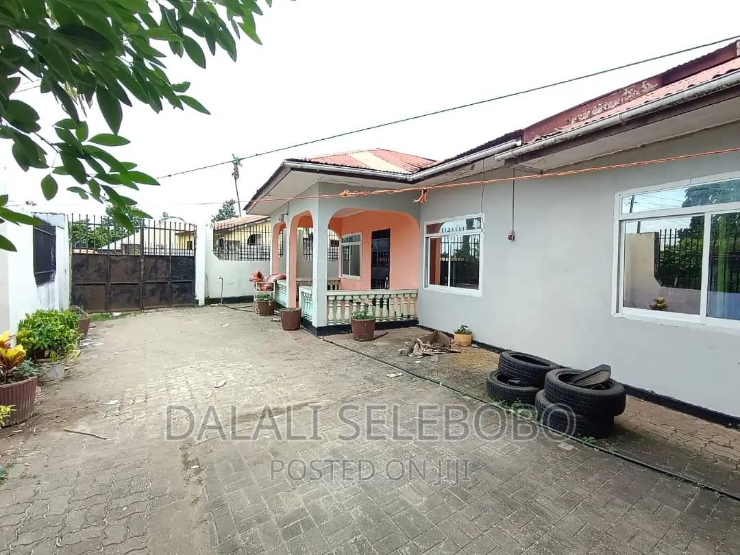3bdrm Mansion in Kimara Temboni for rent