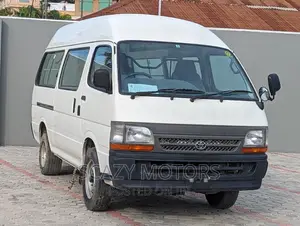 Toyota HiAce 2002 White