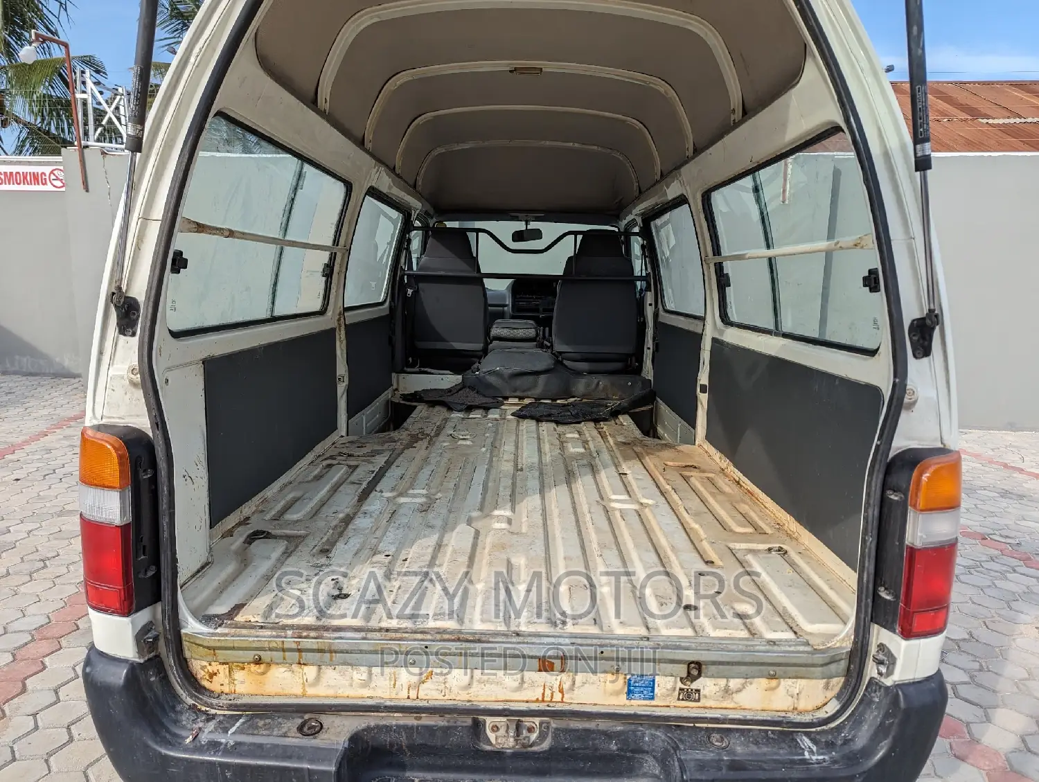 Toyota HiAce 2002 White