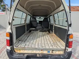 Toyota HiAce 2002 White