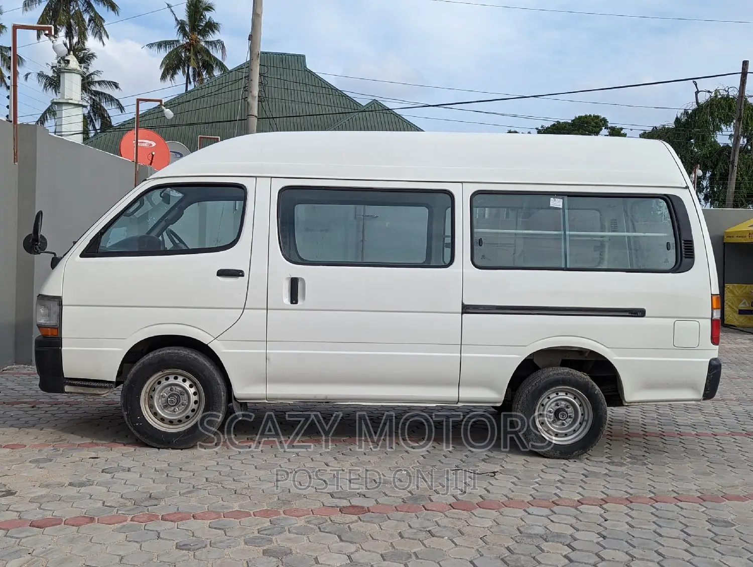 Toyota HiAce 2002 White