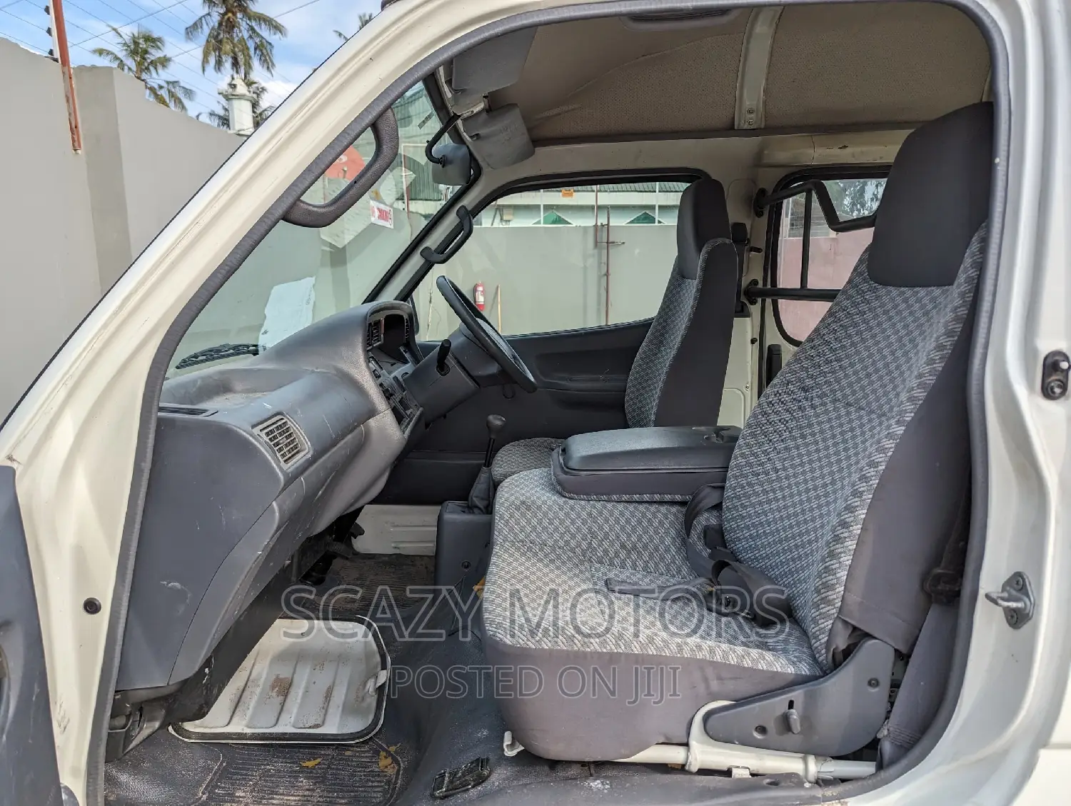 Toyota HiAce 2002 White
