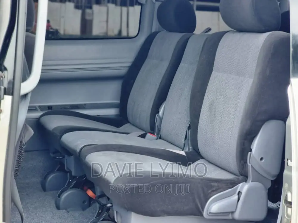 Toyota Noah 2.0 AWD (8 Seater) 2001 Silver