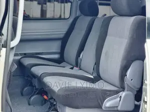 Toyota Noah 2.0 AWD (8 Seater) 2001 Silver