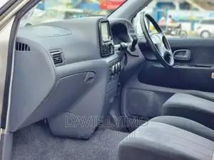 Toyota Noah 2.0 AWD (8 Seater) 2001 Silver