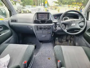 Toyota Noah 2.0 AWD (8 Seater) 2001 Silver