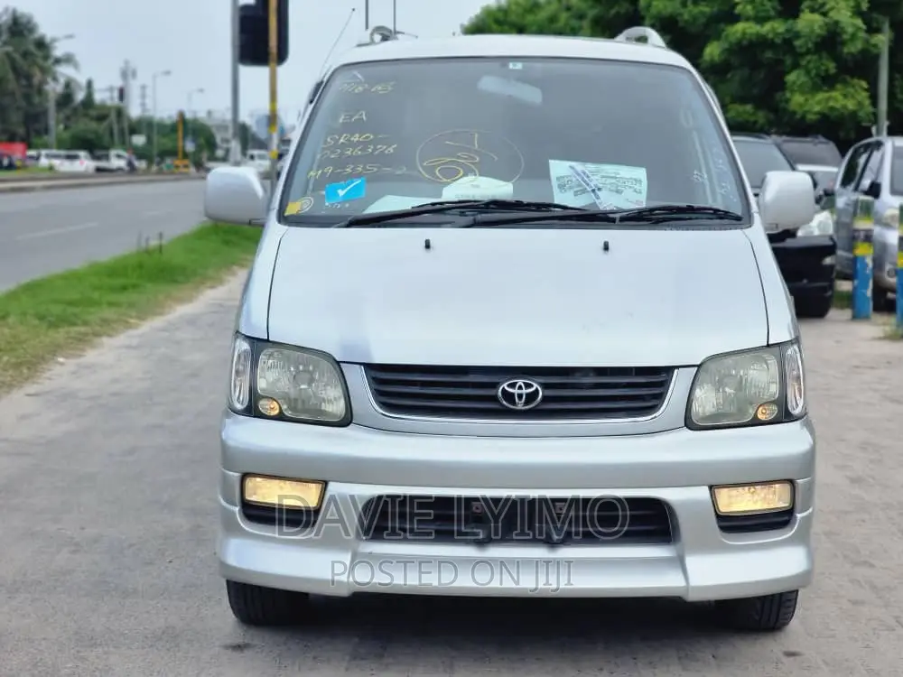 Toyota Noah 2.0 AWD (8 Seater) 2001 Silver