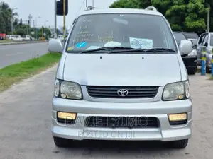 Toyota Noah 2.0 AWD (8 Seater) 2001 Silver