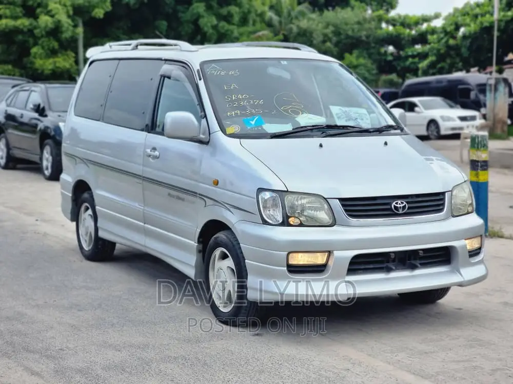 Toyota Noah 2.0 AWD (8 Seater) 2001 Silver