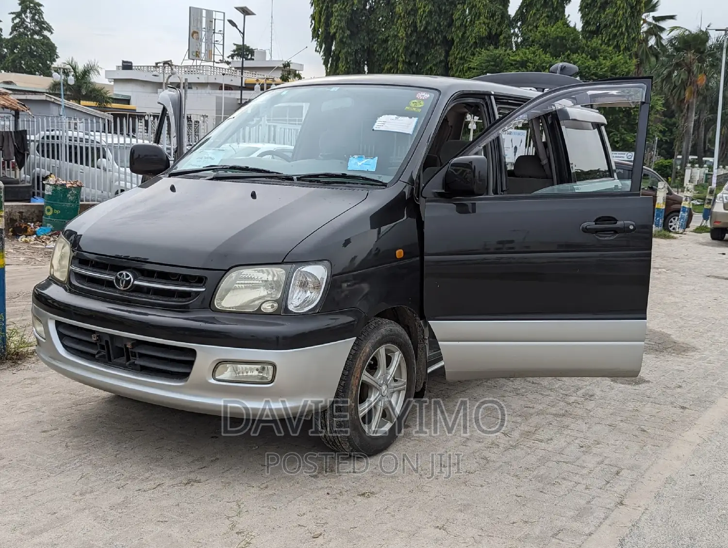 Toyota Lite-Ace 2000 Black