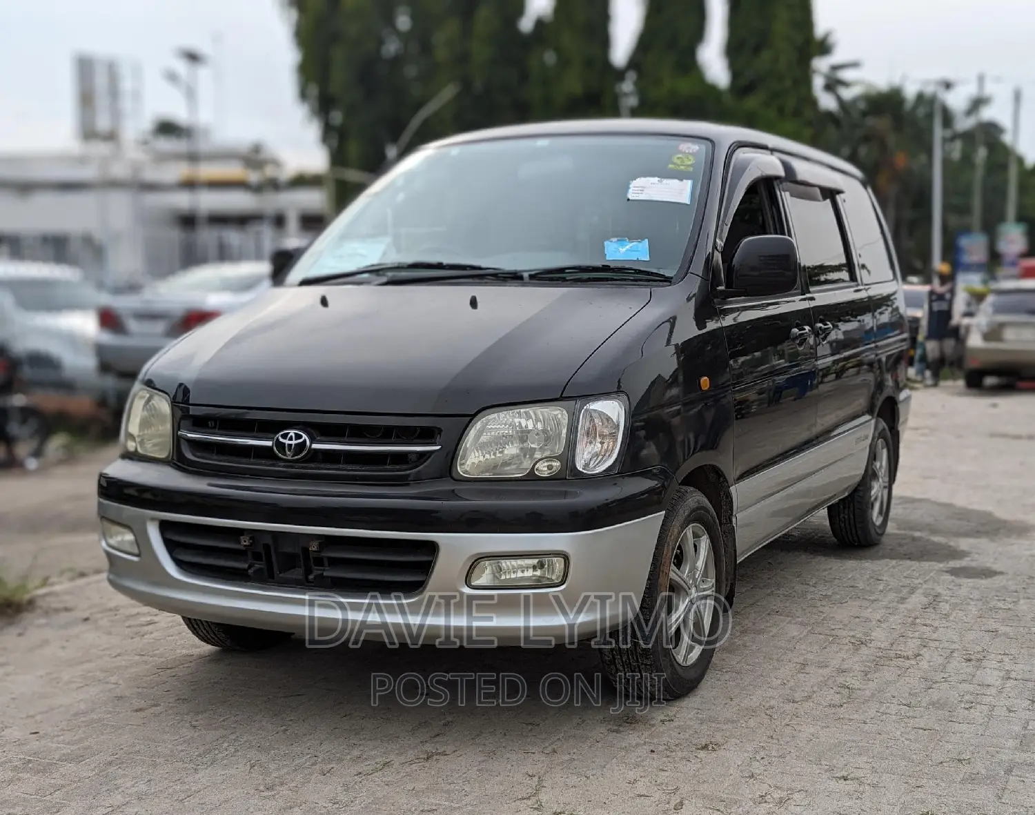 Toyota Lite-Ace 2000 Black