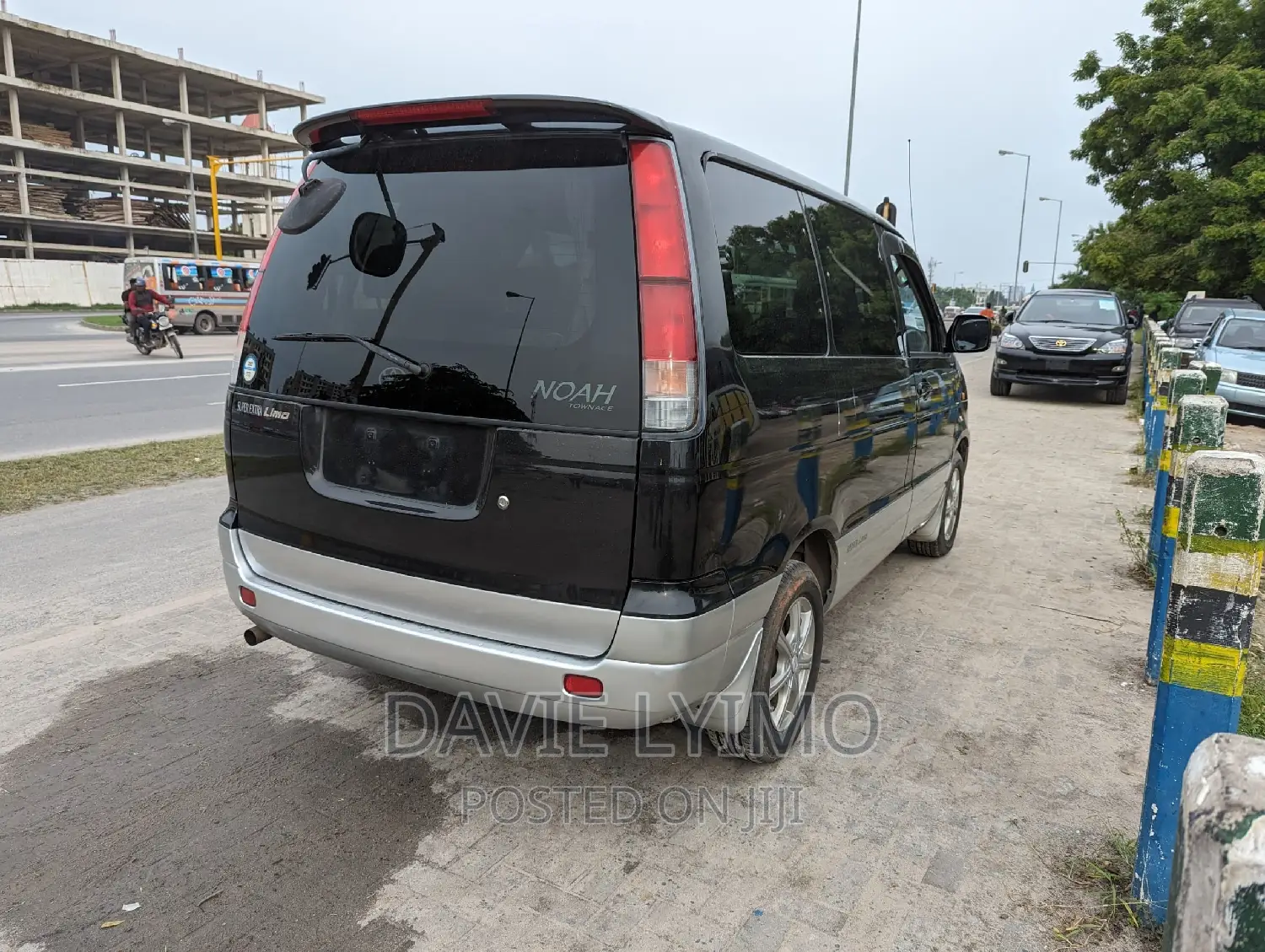Toyota Lite-Ace 2000 Black
