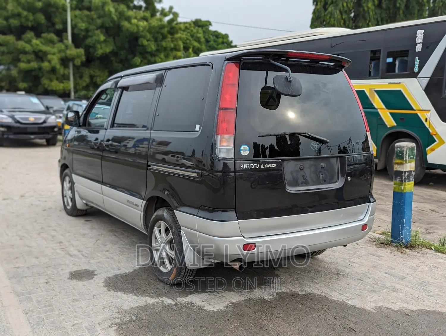 Toyota Lite-Ace 2000 Black