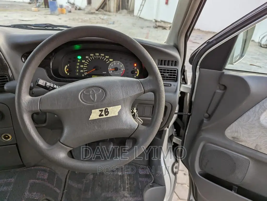 Toyota Lite-Ace 2000 Pearl
