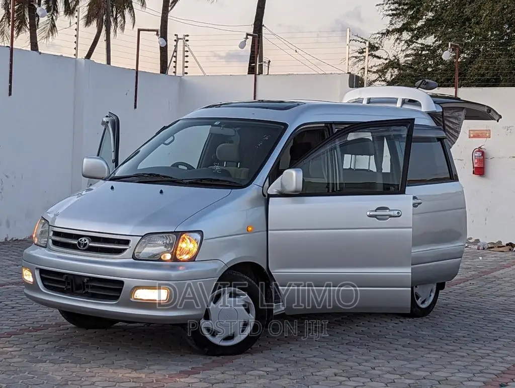 Toyota Lite-Ace 2000 Pearl