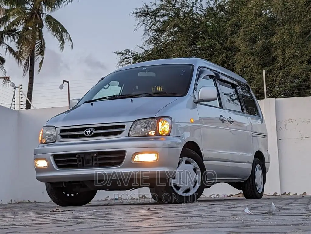 Toyota Lite-Ace 2000 Pearl