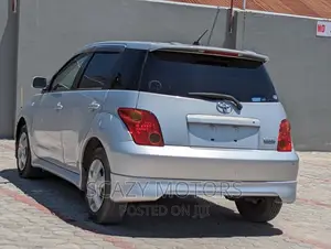 Toyota IST 2005 Silver