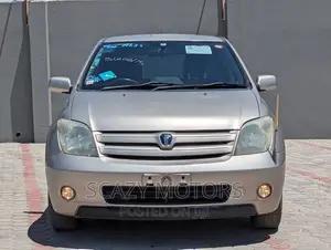 Toyota IST 2005 Gold