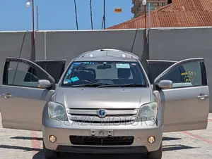 Toyota IST 2005 Gold