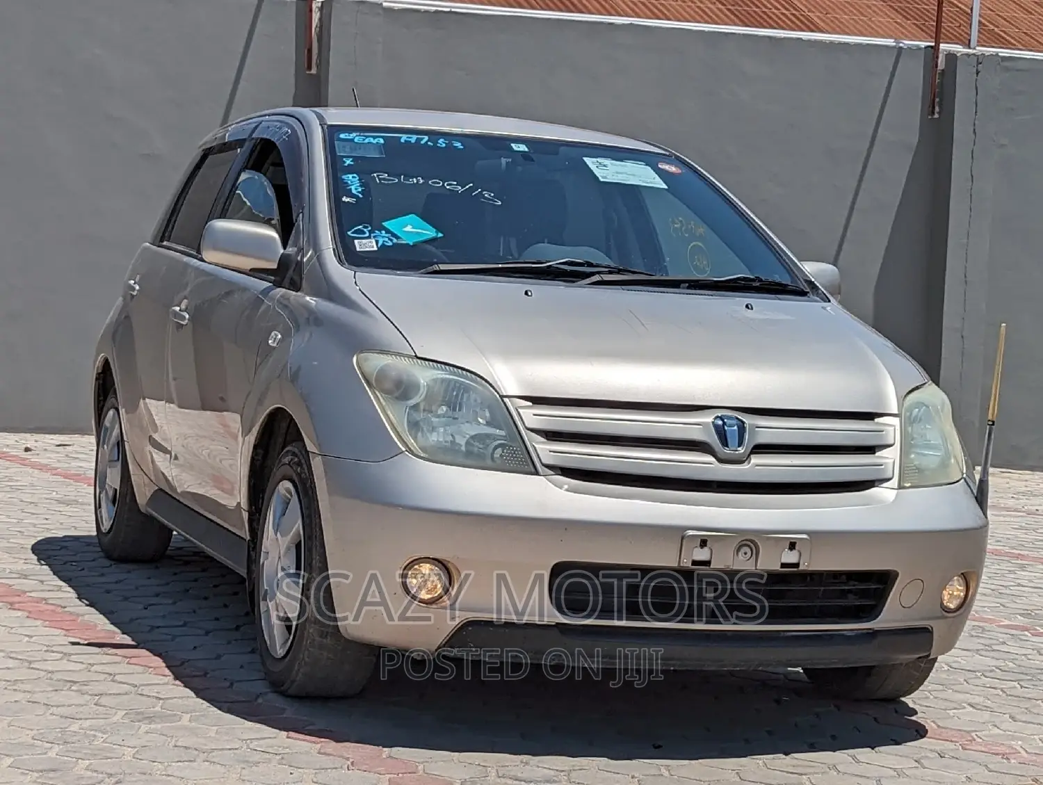 Toyota IST 2005 Gold