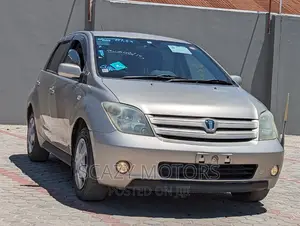 Toyota IST 2005 Gold