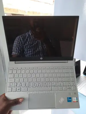 New Laptop HP Pavilion 13 8GB Intel Core I3 SSD 256GB