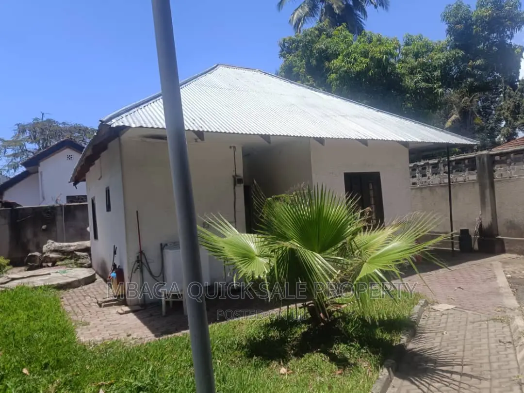 14bdrm House in Mikocheni for sale