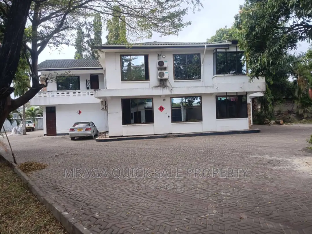14bdrm House in Mikocheni for sale