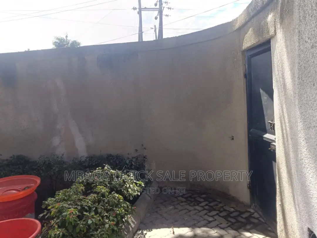 14bdrm House in Mikocheni for sale