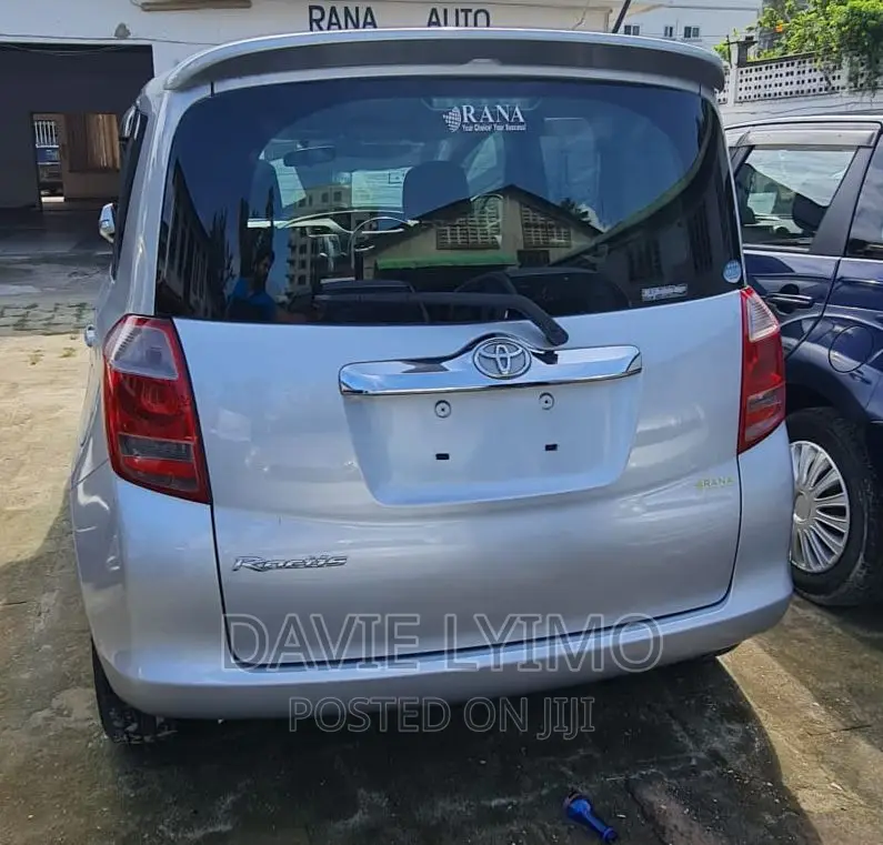 Toyota Ractis 1.5 AWD 2008 Silver