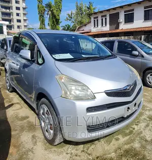 Toyota Ractis 1.5 AWD 2008 Silver