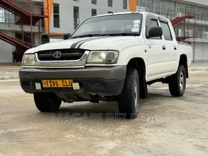 Toyota Hilux 2001 White