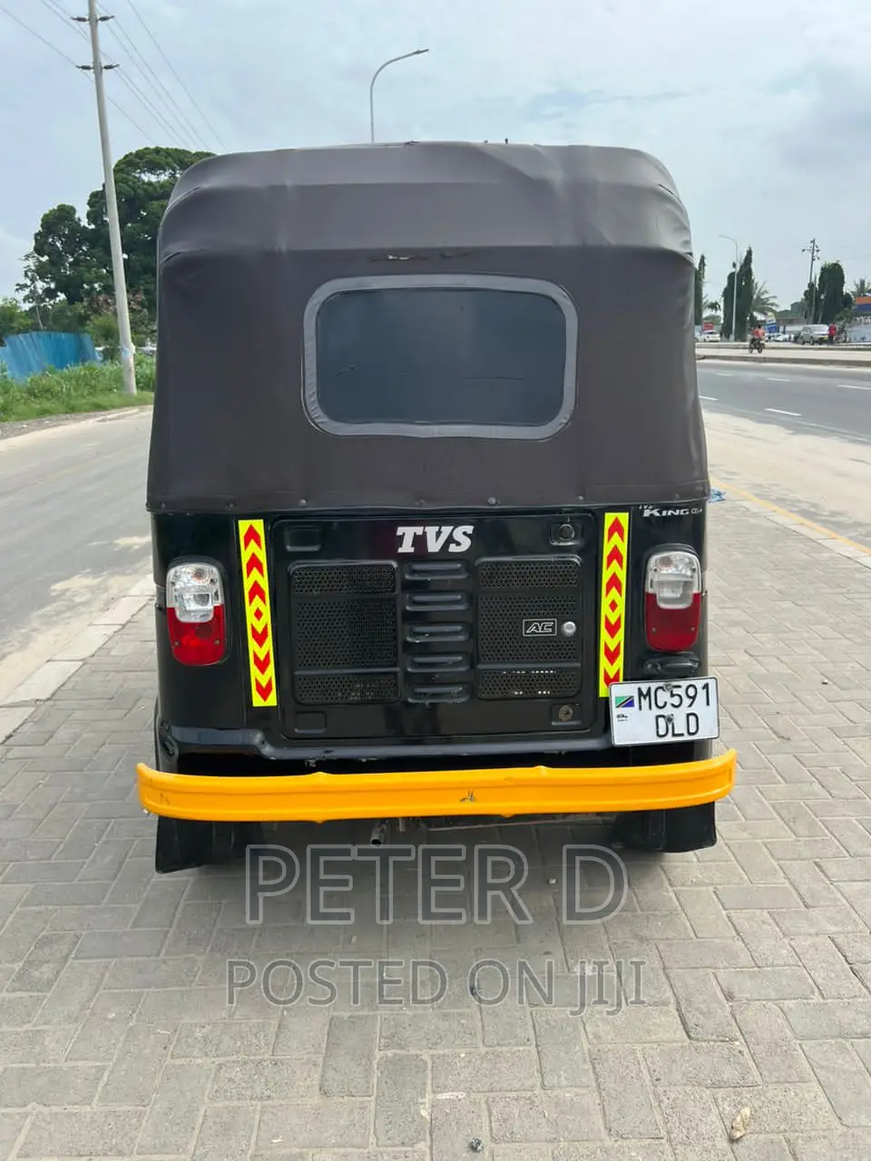 TVS King Cargo 2023 Beige