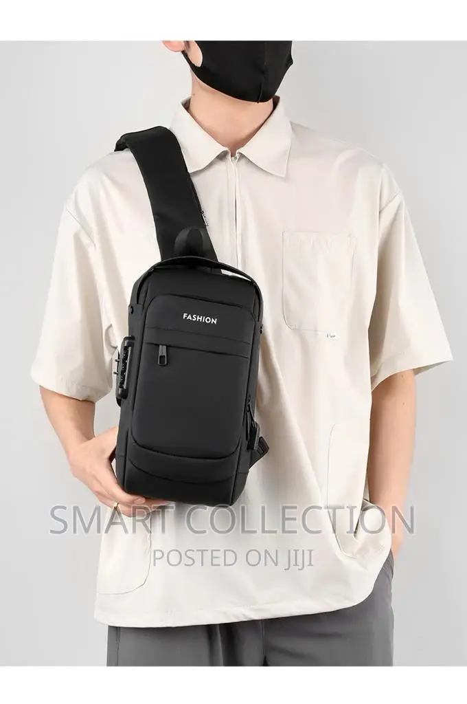 Fashionable Multi Pockets Waterproof Crossbody Bag