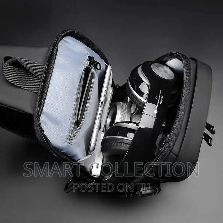 Fashionable Multi Pockets Waterproof Crossbody Bag