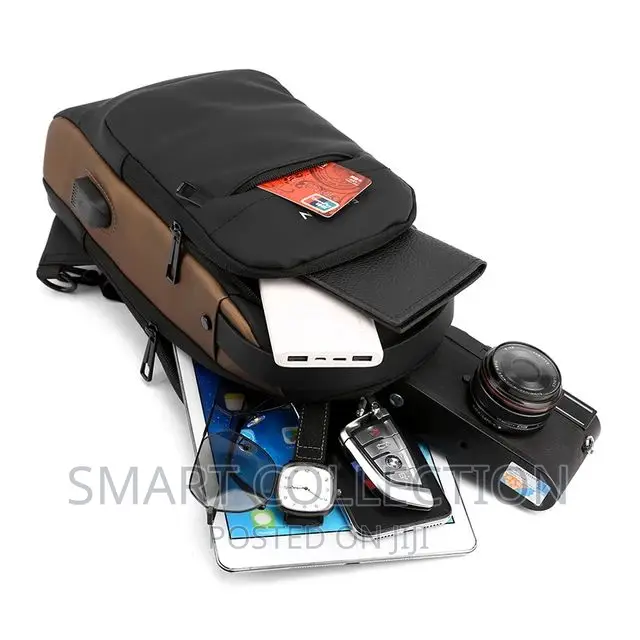 Fashionable Multi Pockets Waterproof Crossbody Bag