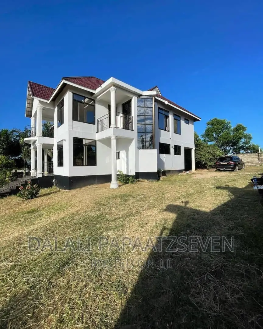 5bdrm House in Dalalipapaatzseven, Bunju for sale