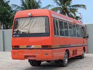 Mitsubishi Fuso Rosa 2004 Orange