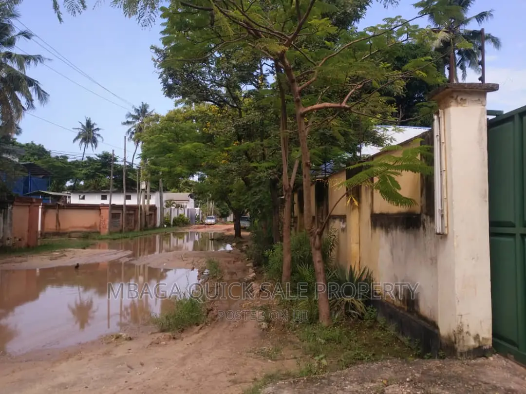 6bdrm House in Regent Estate for rent