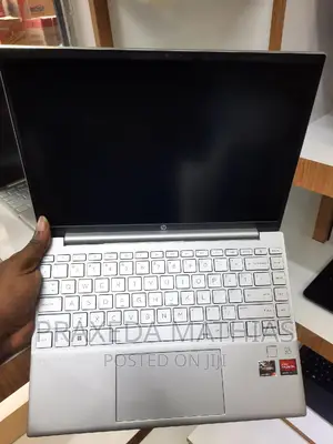New Laptop HP Pavilion 13 16GB AMD Ryzen 5 SSD 512GB