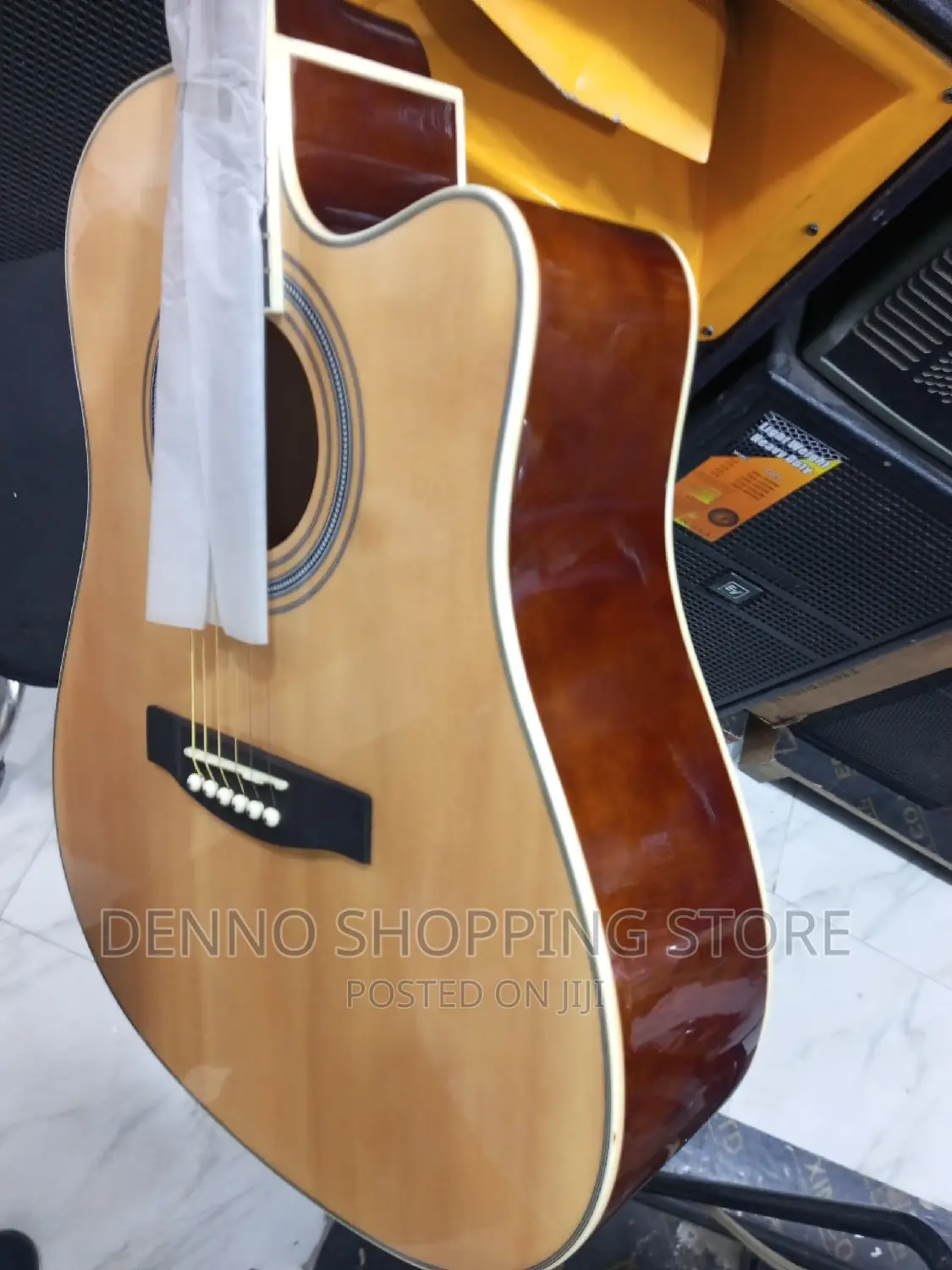 Acquostic Fender Guitor