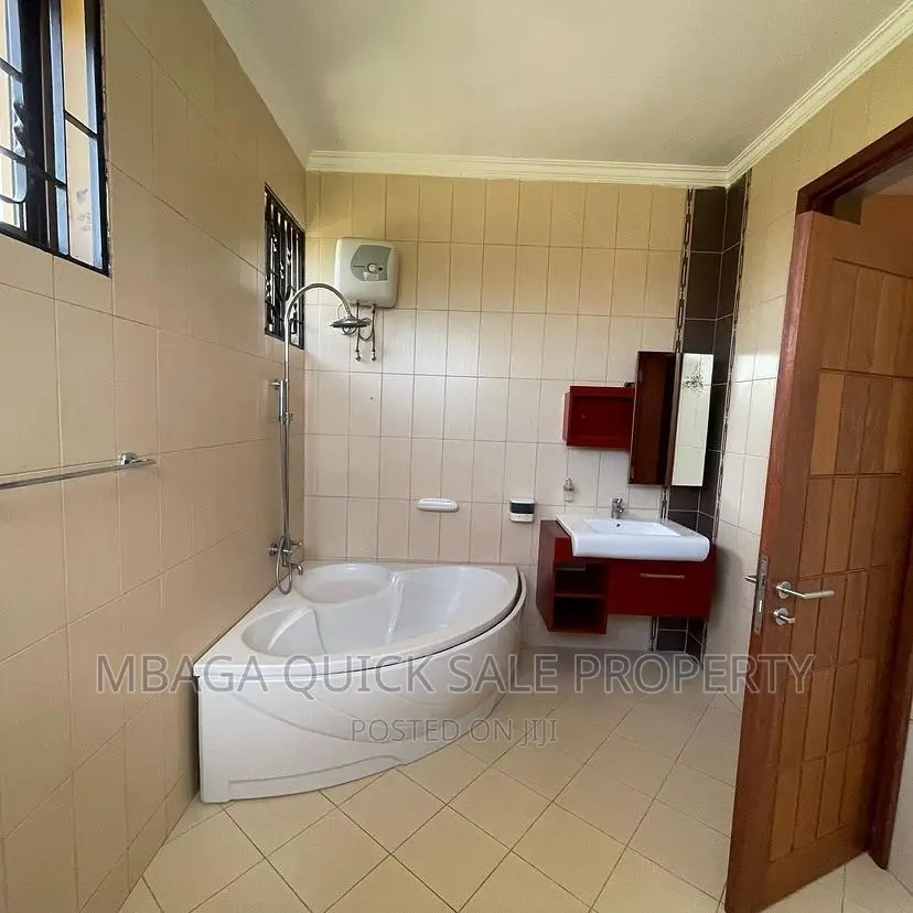 5bdrm House in Boko Magengeni, Bunju for rent