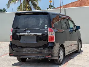 Toyota Noah 2008