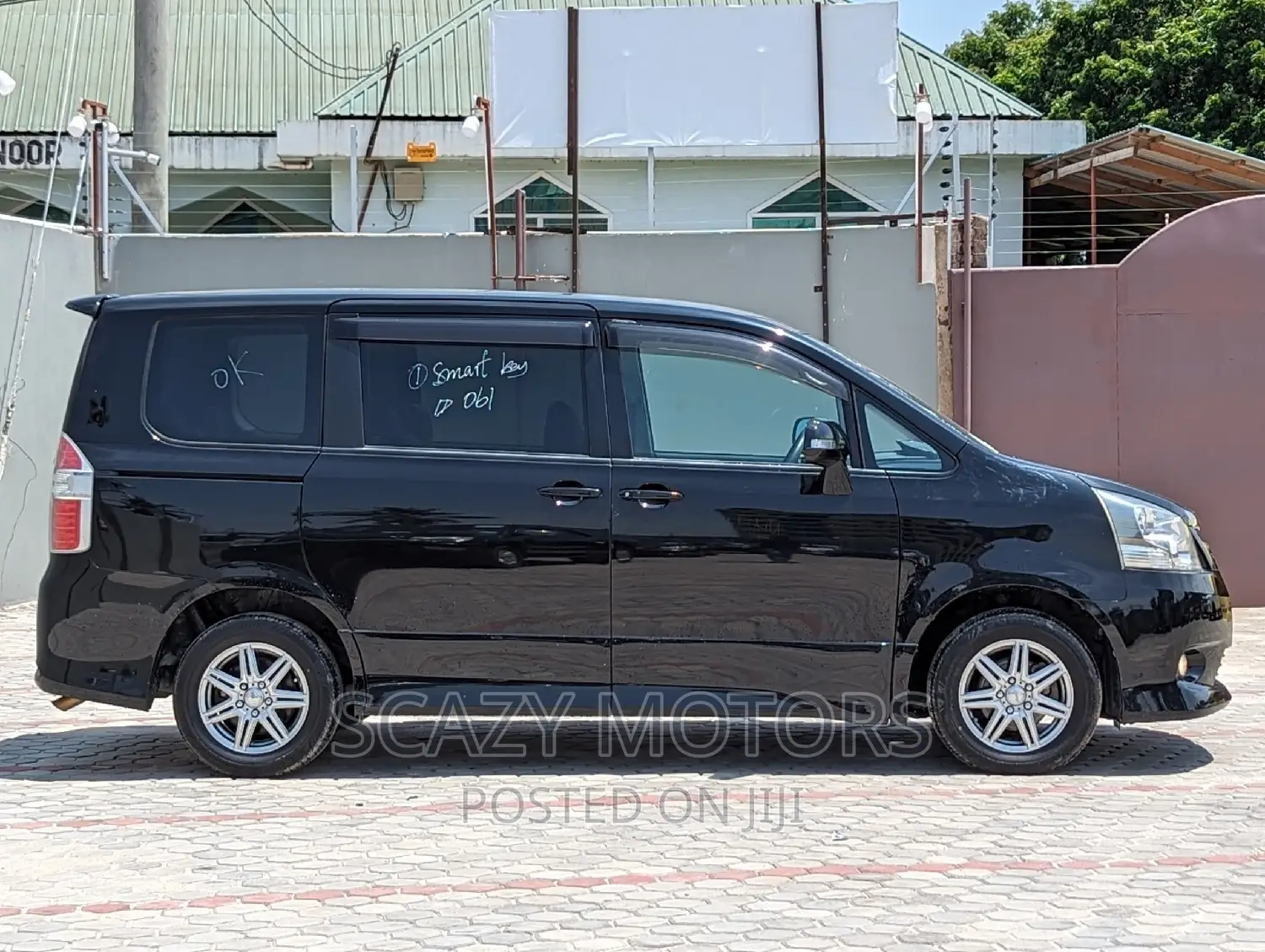 Toyota Noah 2008