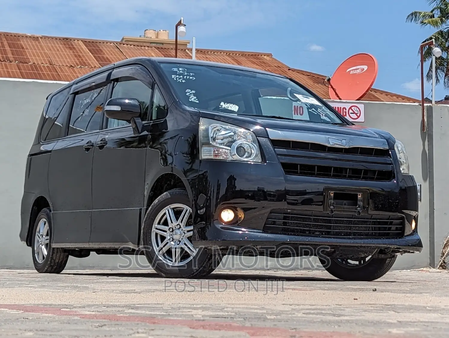 Toyota Noah 2008