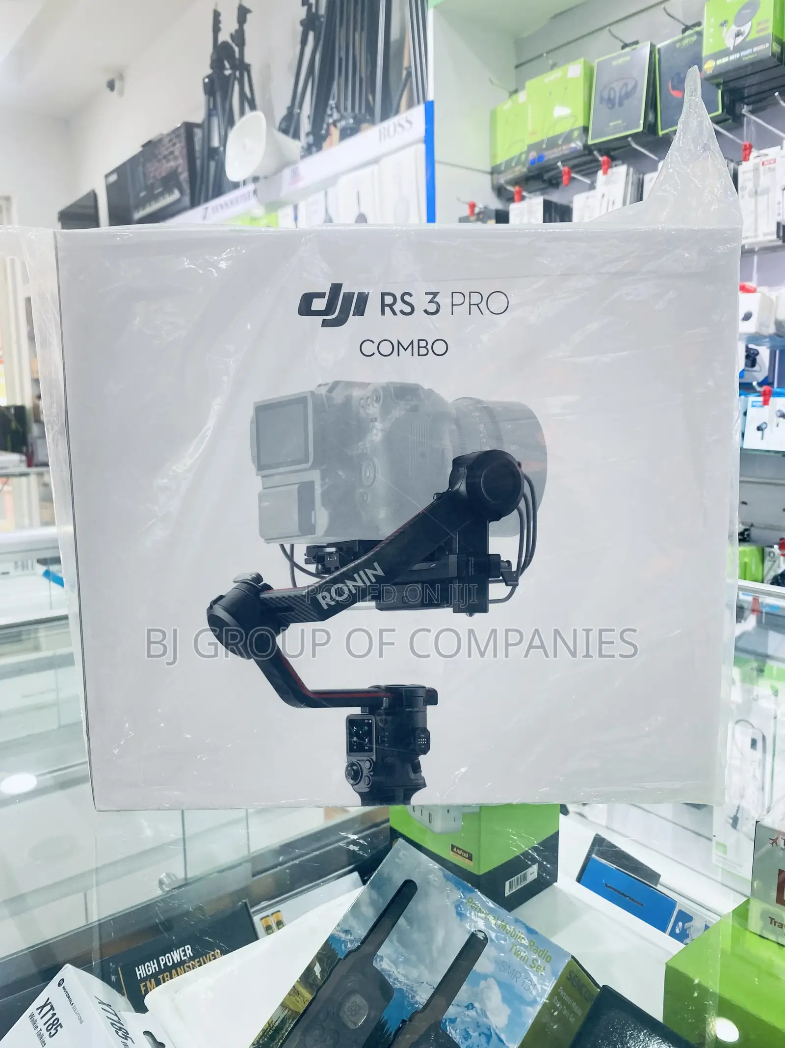 DJI RS 3 Pro Gimbal Stabilizer Combo