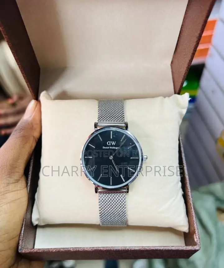 DW DANIELE WELIGHTON* Watch Water Resistant