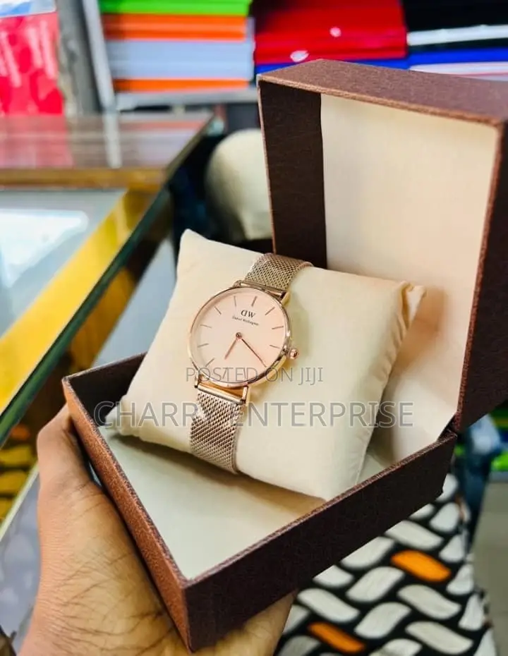 DW DANIELE WELIGHTON* Watch Water Resistant
